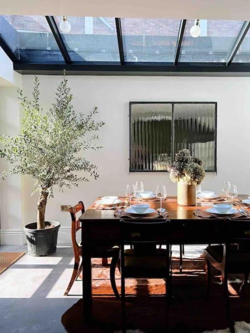 Luxury City Centre Townhouse - Sleeps 6 Chester Extérieur photo
