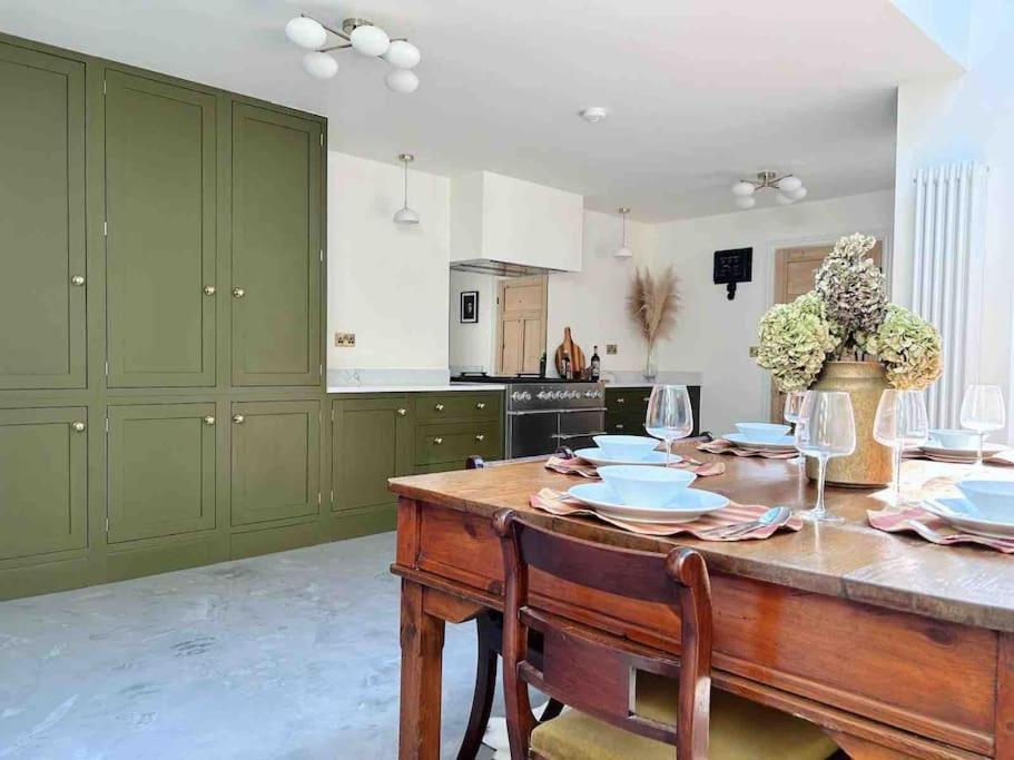 Luxury City Centre Townhouse - Sleeps 6 Chester Extérieur photo