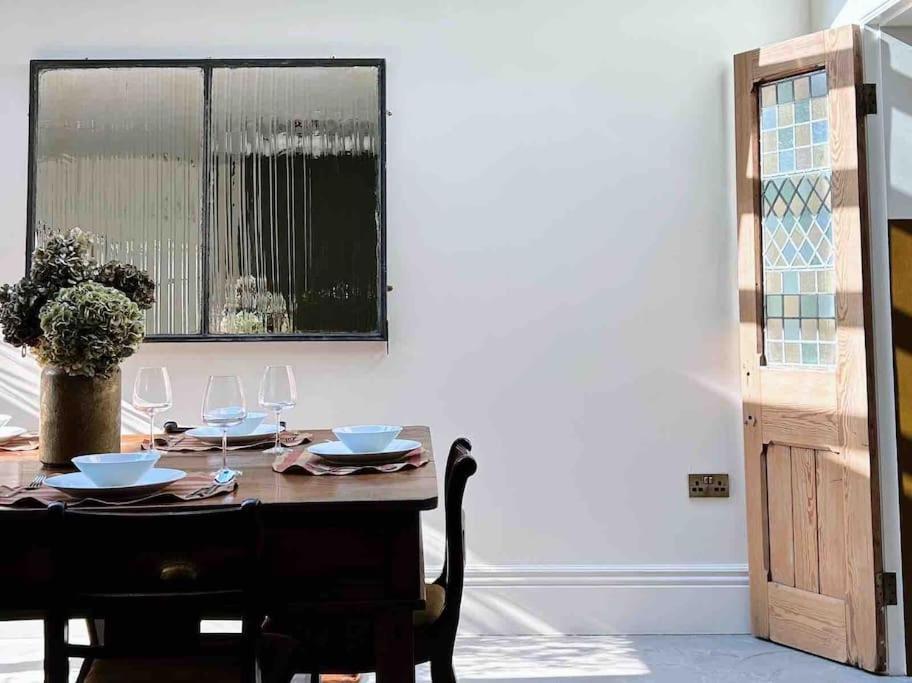 Luxury City Centre Townhouse - Sleeps 6 Chester Extérieur photo