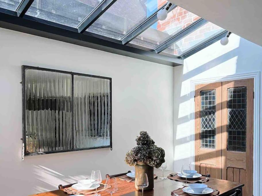 Luxury City Centre Townhouse - Sleeps 6 Chester Extérieur photo