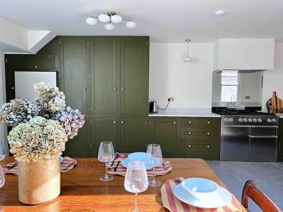 Luxury City Centre Townhouse - Sleeps 6 Chester Extérieur photo