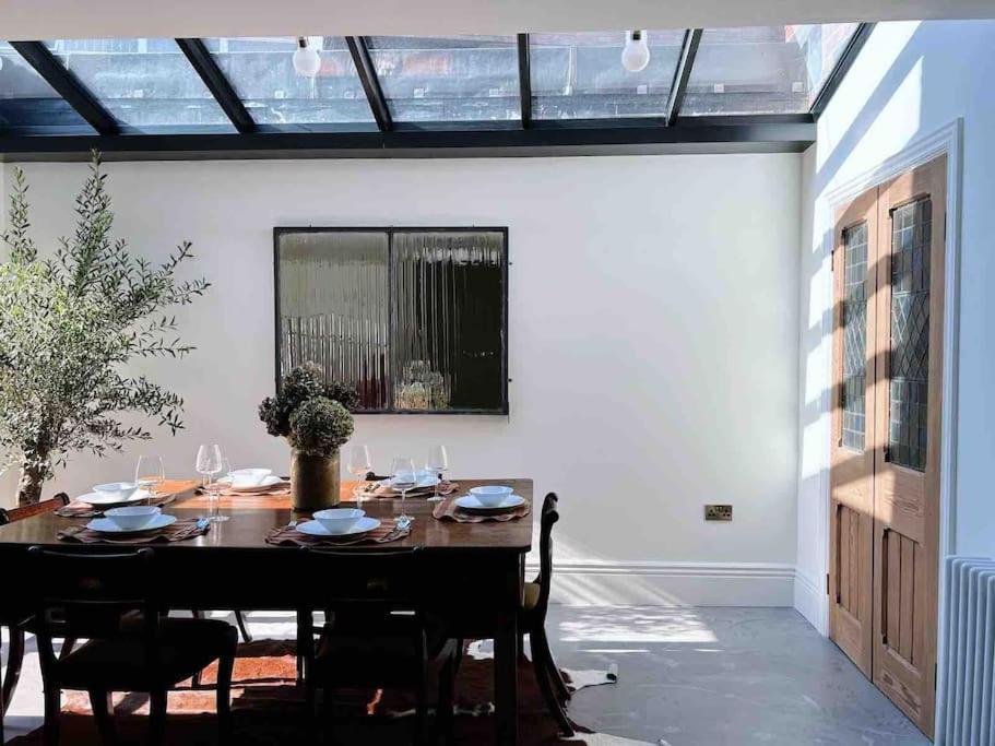 Luxury City Centre Townhouse - Sleeps 6 Chester Extérieur photo