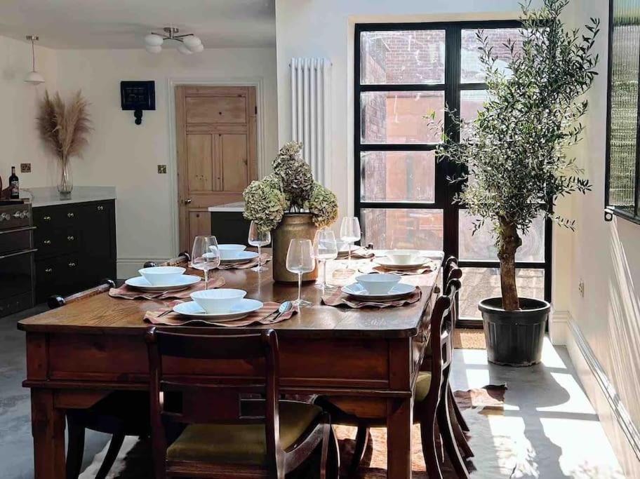 Luxury City Centre Townhouse - Sleeps 6 Chester Extérieur photo